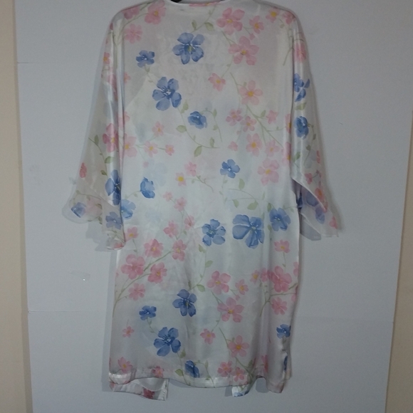 Secret Treasures Ladiies Size L  Pastel Floral Satin Robe and Gown - Picture 3 of 7